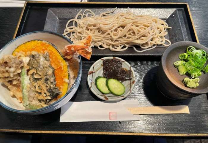 奈良市にある蕎麦処はやしさんのざる蕎麦とミニ天丼のセット01