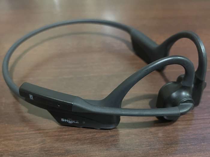 OpenComm2 Shokz（ショックス）の骨伝導ヘッドセットワイヤレスマイク付きイヤホン02