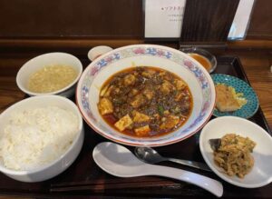 大阪市西区新町のある中華料理熊掌さんの四川麻婆豆腐ランチ01